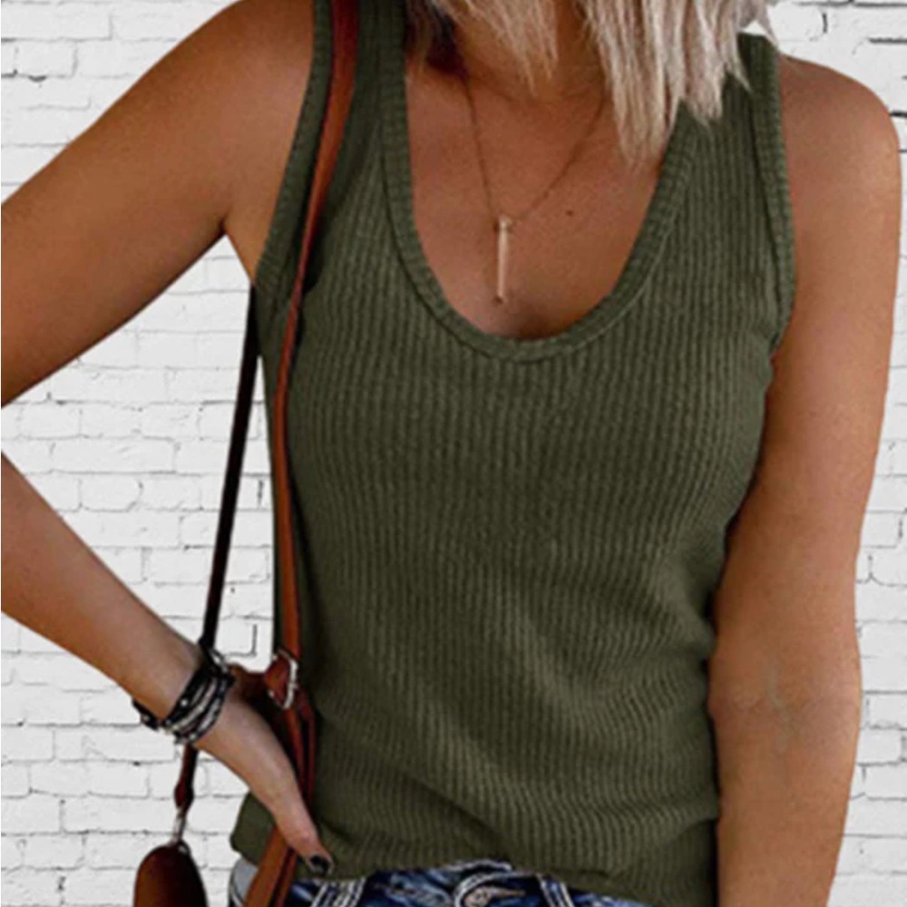 Super Cute Soft Green Ribbed Tank Small